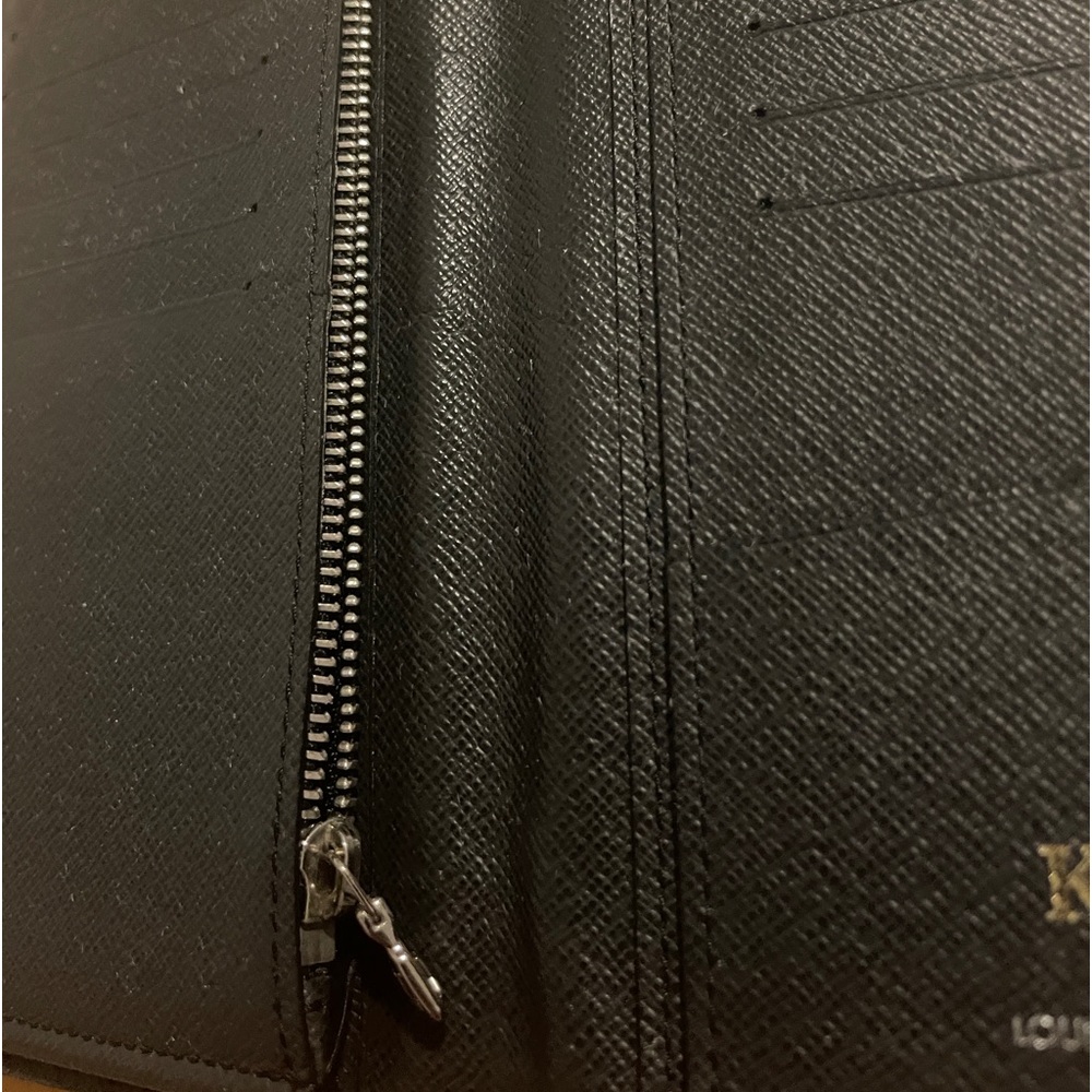 GENUINE LOUIS VUITTON Black Taiga Long Wallet TA3176 - Picture 12 of 14